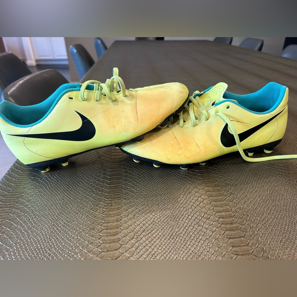 Nike Magista Kids Soccer Cleats